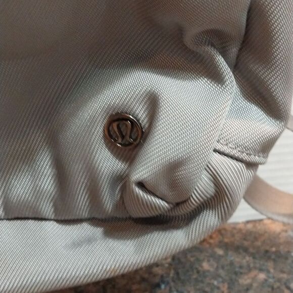 LULU LEMON Gray Backpack with Dual Handles For Toting AROUND TOWN..NEW CONDITION - Picture 2 of 11